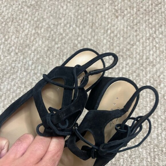 Lord & Taylor Women’s Size 7.5 Black Suede lace Ankle Strap Pumps Heels - Picture 7 of 9